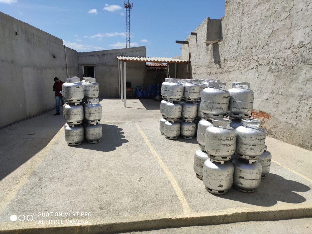 Polícia deflagra operação contra venda ilegal de gás de cozinha