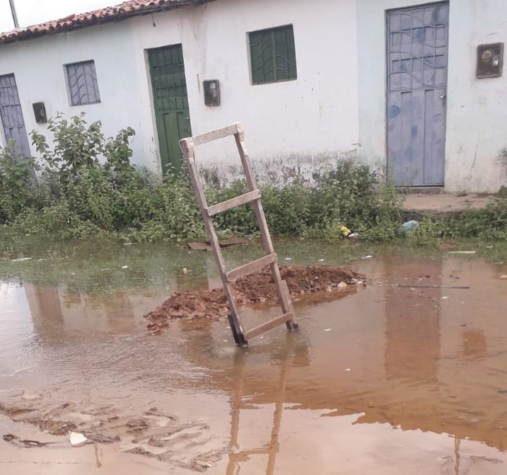 Moradores do bairro Santa Clara reclamam de vazamento de água
