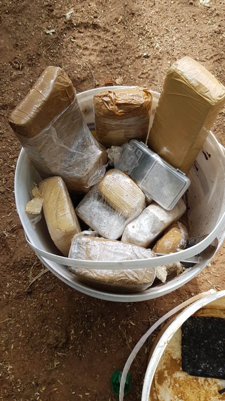 Polícia prende três pessoas e apreende 25 kg de drogas em Santa Luzia