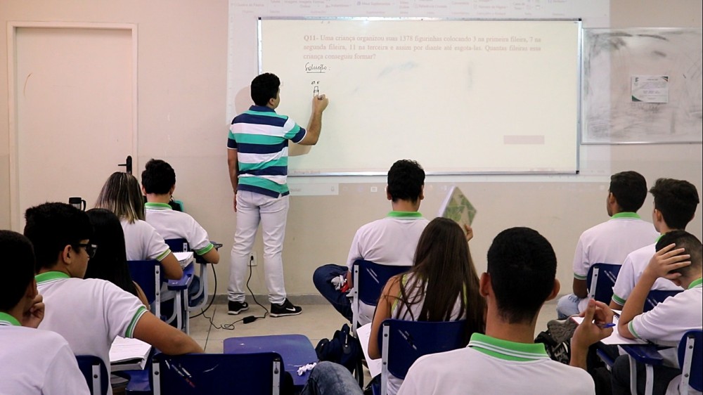 Prefeito anuncia edital para concurso na Educação em Campina Grande