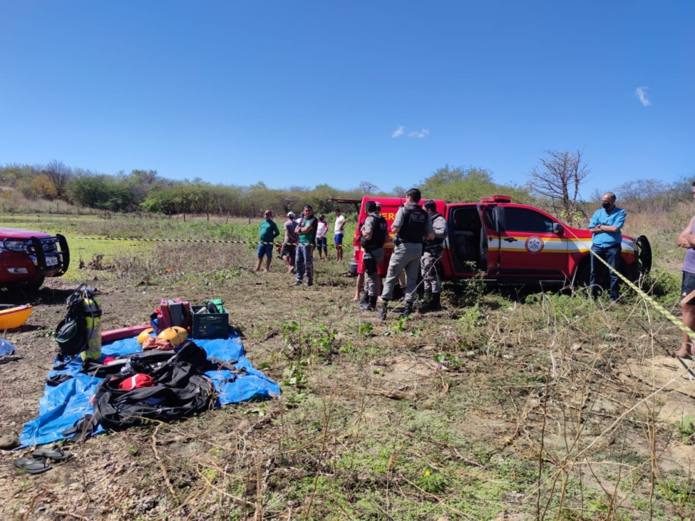 Bombeiros retomam buscas e encontram um dos corpos das vítimas de afogamento na Barragem da Farinha