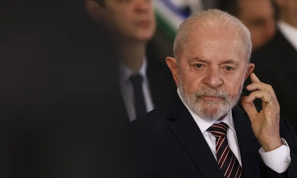 Governo Lula amarga alta desaprovação e Congresso ocupa espaço do Executivo