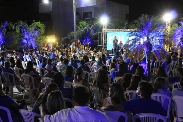 Nabor é multado por realização de showmício