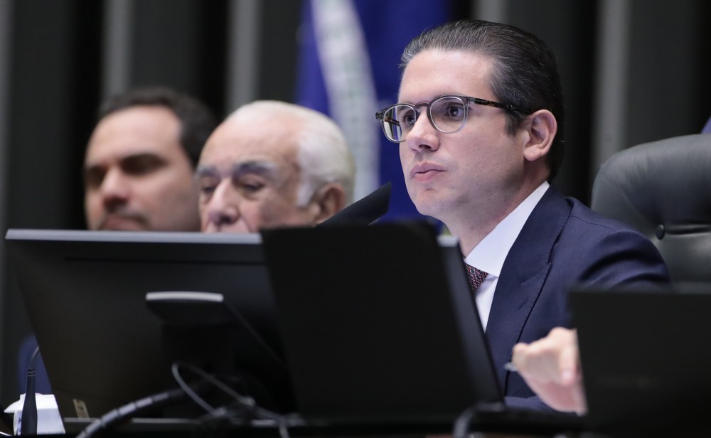 Governo Lula tem afundado sem apoio do Congresso e medidas fracas impopulares