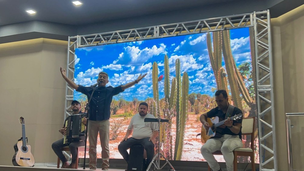 Do Desdém ao Canto - Uma Crônica de Sábado