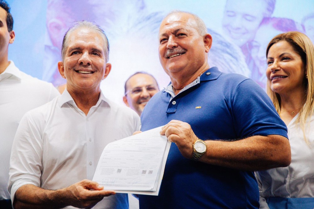 Prefeito de Patos se filia ao Republicanos em evento com lideranças estaduais