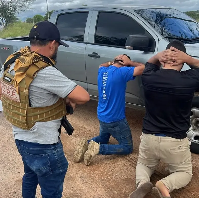 Polícia Civil recupera caminhão roubado e prende três suspeitos após sequestro de motorista