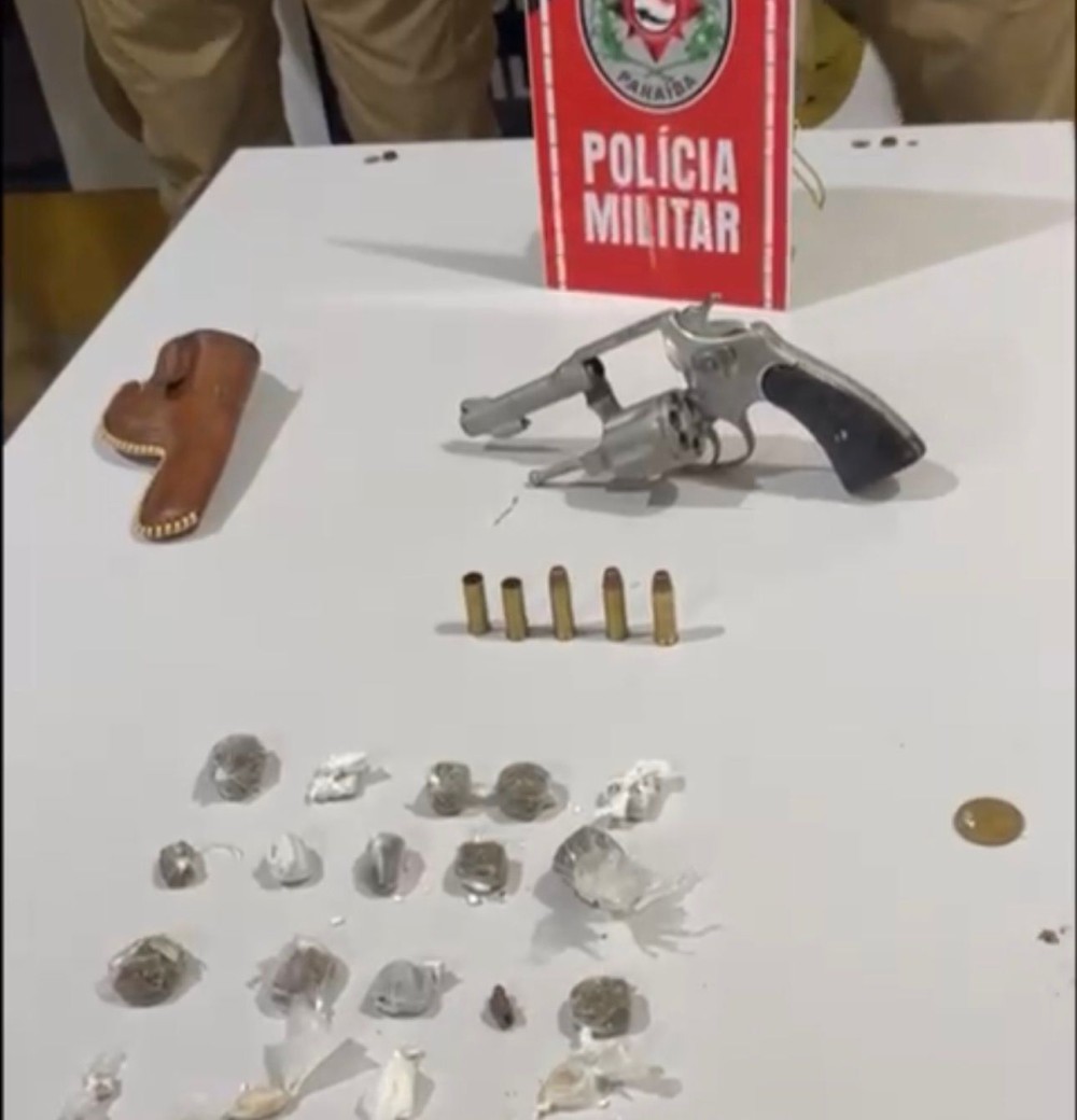 Polícia Militar apreende drogas e arma durante ação contra o tráfico em Catolé do Rocha