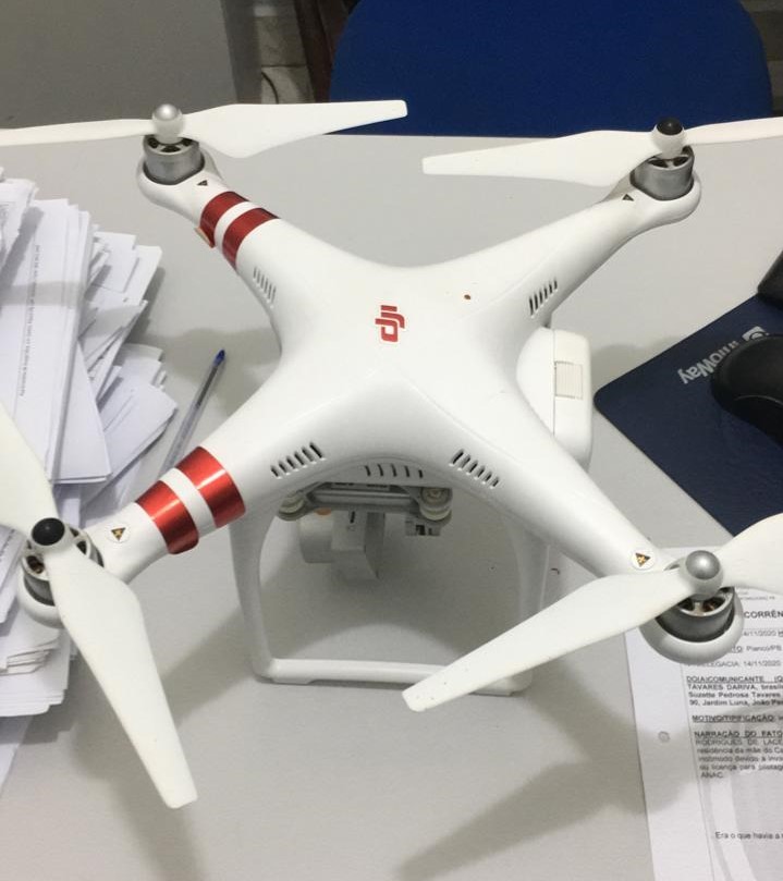 Polícia apreende drone sobrevoando casa da mãe do prefeito de Piancó (PB)