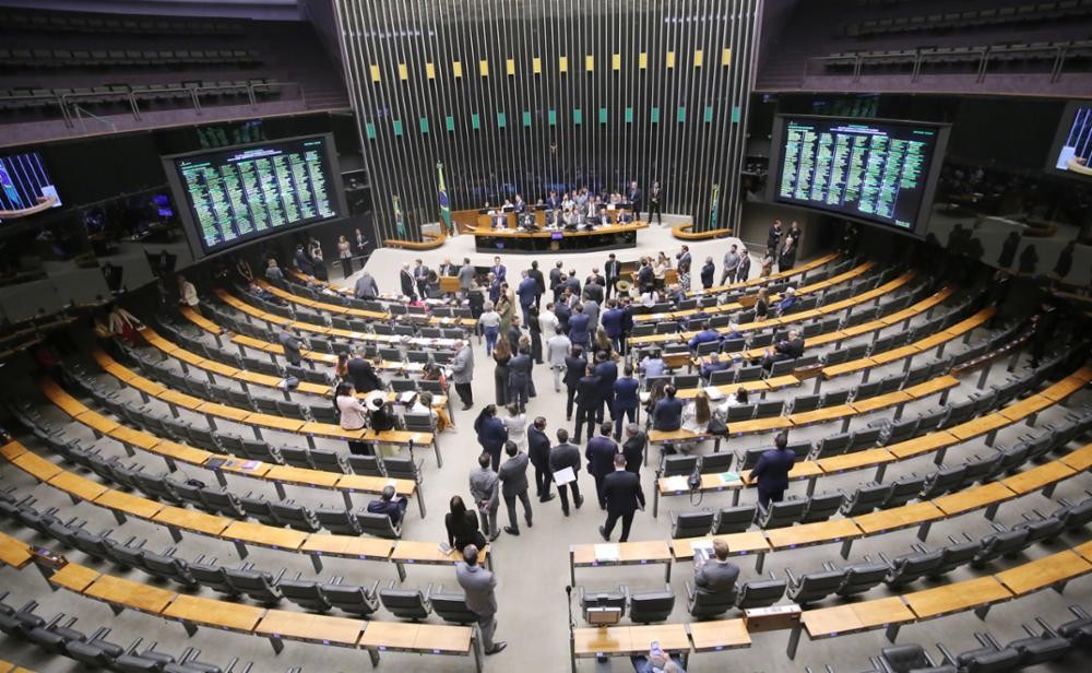 Governo quer aprovar fim da escala 6x1 antes das eleições e conta com articulação de Motta no Congresso