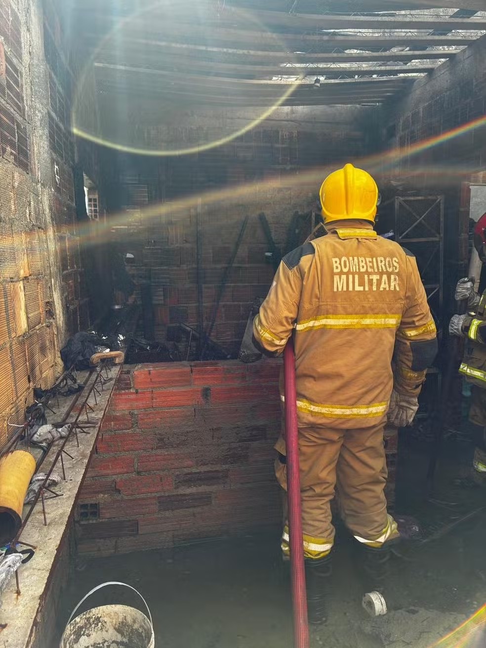 Explosão em possível fábrica clandestina deixa homem gravemente ferido em Guarabira