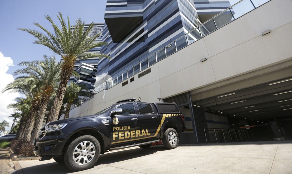 Operação da Polícia Federal mira esquema de empréstimos fraudulentos na Paraíba