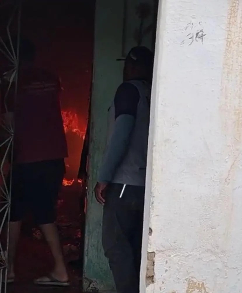 Mulher morre carbonizada após incêndio atingir residência em Boqueirão