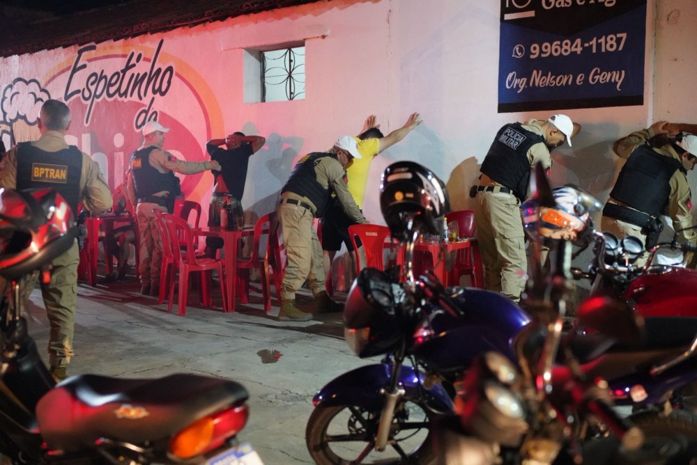 Operação integrada da Polícia Militar intensifica fiscalização e apreende motos e drogas em Patos