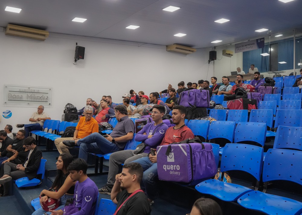 Projeto de Lei do Executivo que impõe regras a trabalhadores de aplicativos é retirado de pauta para discussão