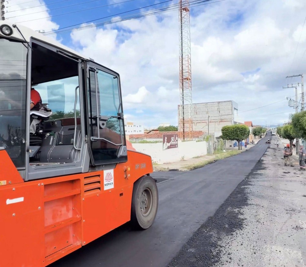Recapeamento asfáltico chega à Rua Enaldo Torres, que liga bairros Liberdade, Belo Horizonte e Novo Horizonte, em Patos