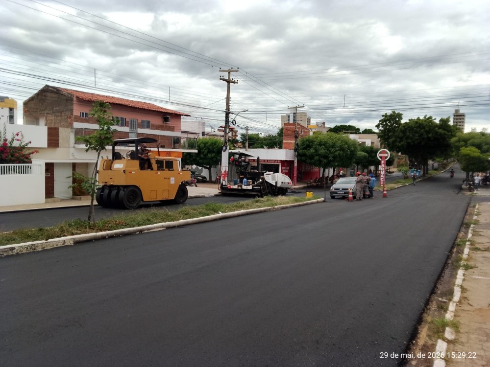Recapeamento asfáltico avança e chega à Rua Juvenal Ledo, no Bairro Belo Horizonte, em Patos